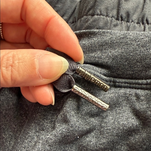 Lululemon lined short running shorts size 4 - Picture 4 of 5